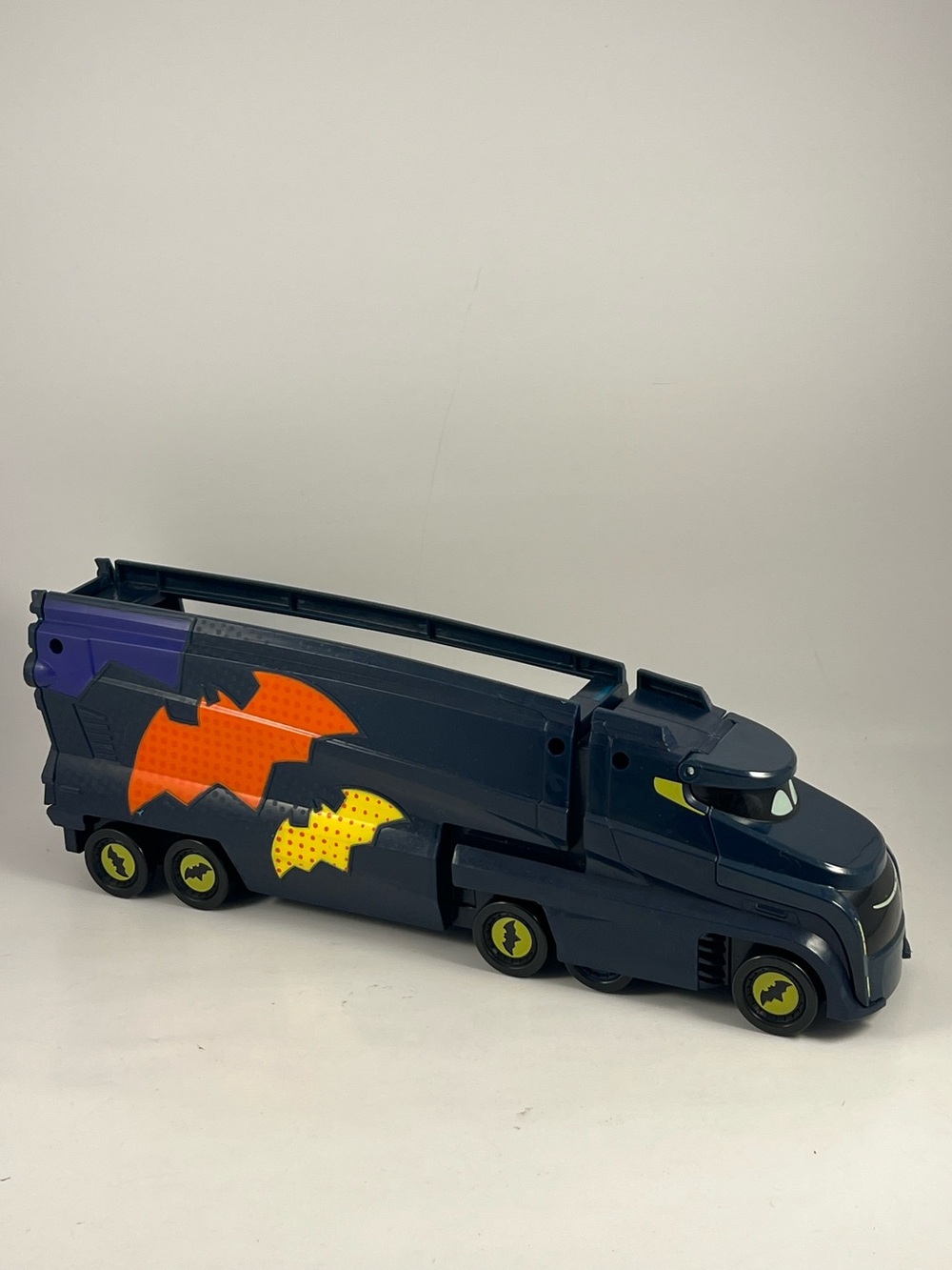 2022 Mattel DC Batwheels Bat Big Rig Toy Hauler Car Carrier Toy